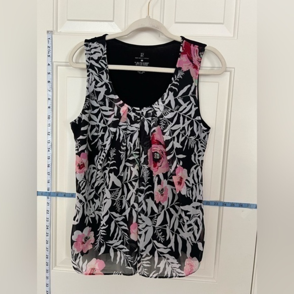 New York and Company floral sleeveless top, Large